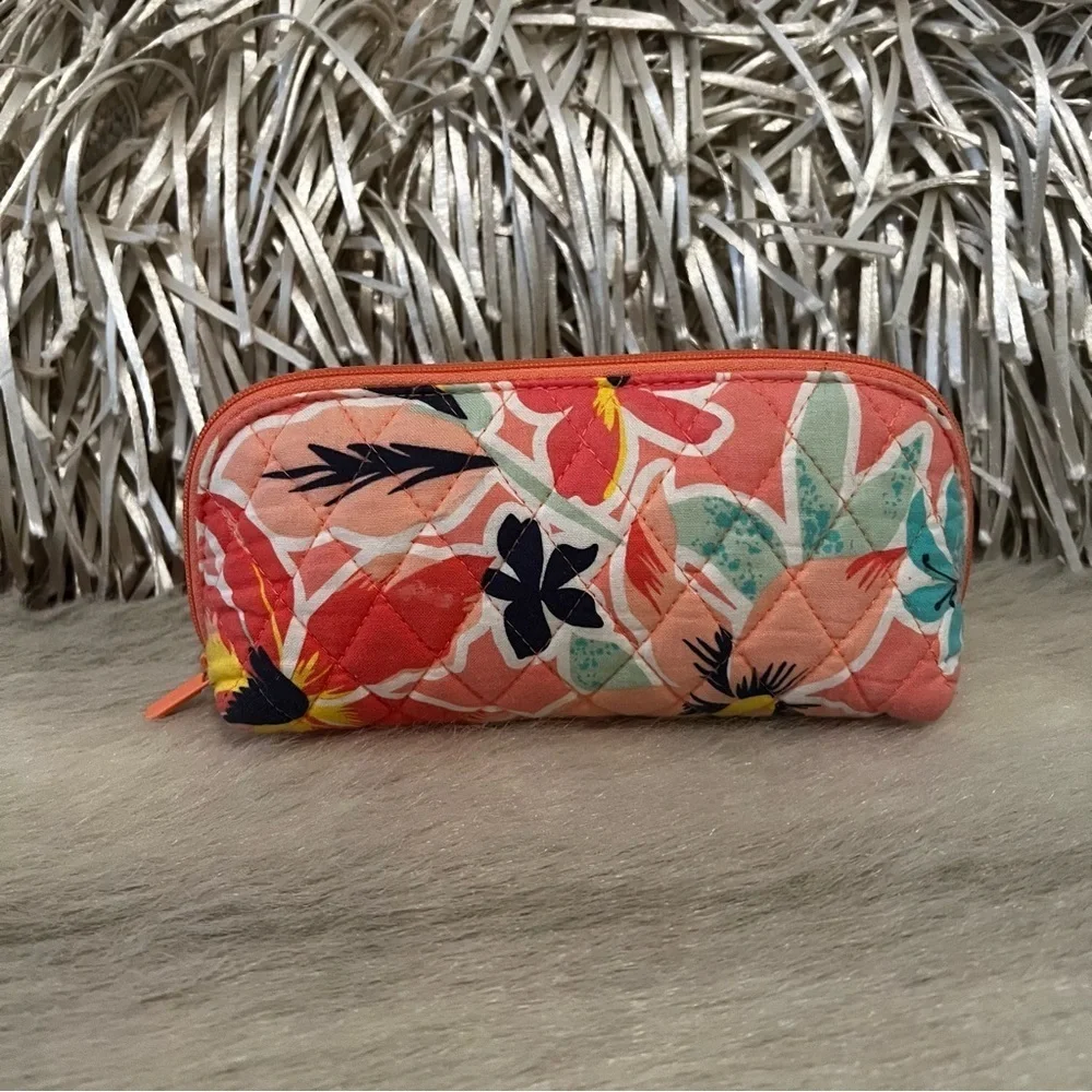 VERA BRADLEY Rain Forest Lily 2023 Coral Cosmetic Case Green Floral Tropical